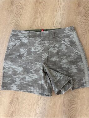 SPANX Women's Gray Camo Cargo Shorts - Gray
